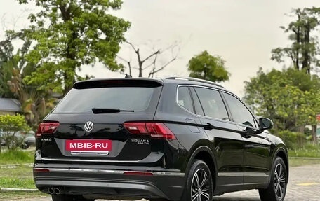 Volkswagen Tiguan II, 2021 год, 2 000 000 рублей, 6 фотография