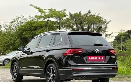 Volkswagen Tiguan II, 2021 год, 2 000 000 рублей, 4 фотография