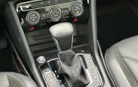 Volkswagen Tiguan II, 2021 год, 2 000 000 рублей, 13 фотография
