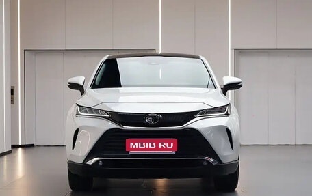Toyota Harrier, 2022 год, 2 500 000 рублей, 2 фотография