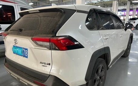 Toyota RAV4, 2022 год, 2 625 000 рублей, 4 фотография
