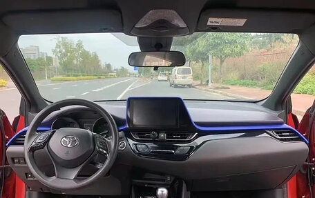 Toyota C-HR I рестайлинг, 2021 год, 1 500 000 рублей, 9 фотография