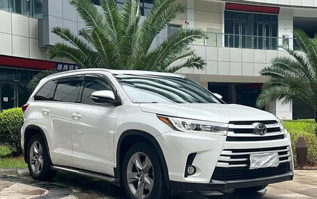 Toyota Highlander III, 2021 год, 2 500 000 рублей, 3 фотография