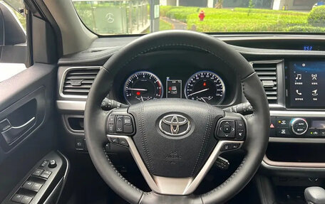 Toyota Highlander III, 2021 год, 2 500 000 рублей, 9 фотография