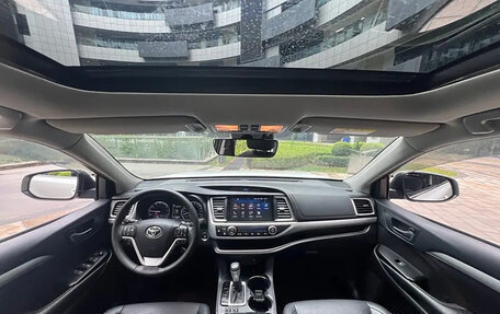 Toyota Highlander III, 2021 год, 2 500 000 рублей, 8 фотография