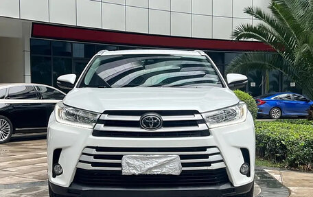 Toyota Highlander III, 2021 год, 2 500 000 рублей, 2 фотография