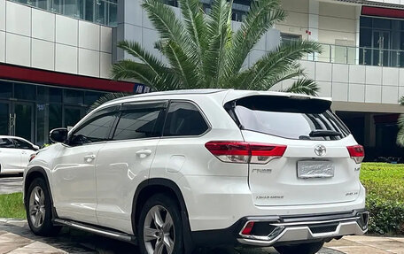 Toyota Highlander III, 2021 год, 2 500 000 рублей, 17 фотография