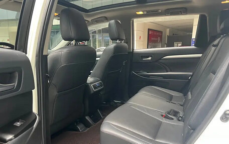 Toyota Highlander III, 2021 год, 2 500 000 рублей, 12 фотография