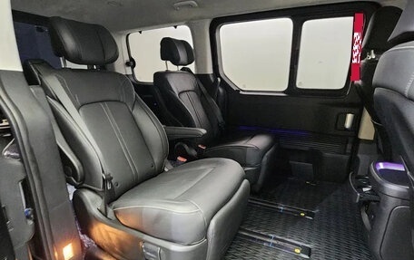 Hyundai Staria, 2021 год, 2 550 000 рублей, 17 фотография