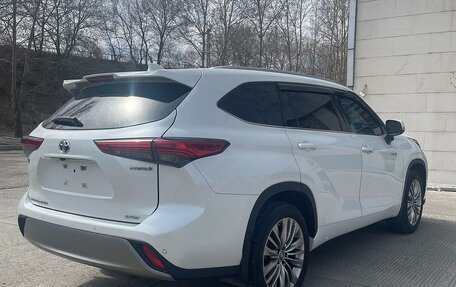 Toyota Highlander, 2022 год, 4 140 000 рублей, 5 фотография