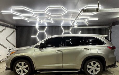 Toyota Highlander III, 2015 год, 3 000 000 рублей, 8 фотография