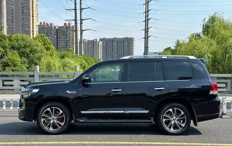 Toyota Land Cruiser 200, 2021 год, 7 549 011 рублей, 3 фотография