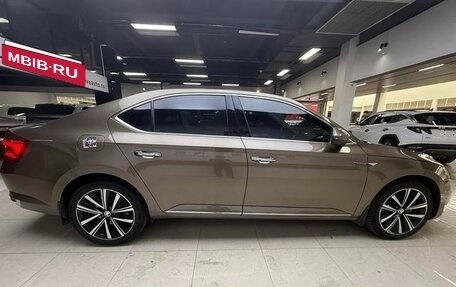 Skoda Superb III рестайлинг, 2021 год, 1 900 012 рублей, 3 фотография