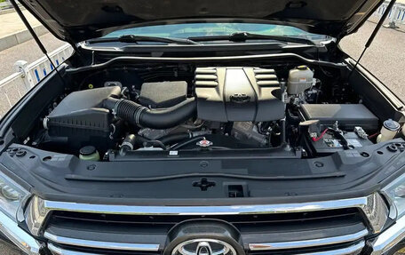Toyota Land Cruiser 200, 2021 год, 7 549 011 рублей, 16 фотография