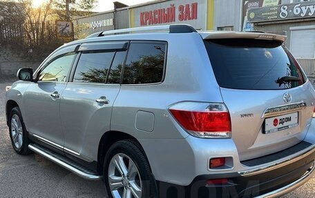 Toyota Highlander III, 2012 год, 2 430 000 рублей, 6 фотография