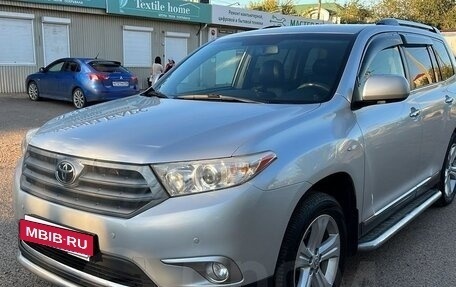 Toyota Highlander III, 2012 год, 2 430 000 рублей, 4 фотография