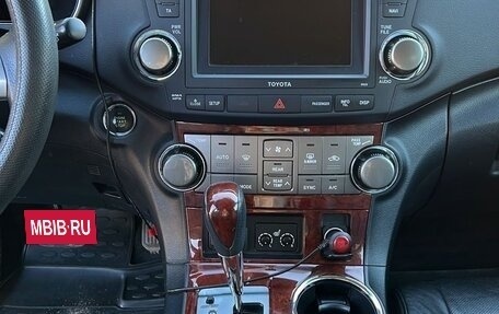 Toyota Highlander III, 2012 год, 2 430 000 рублей, 11 фотография