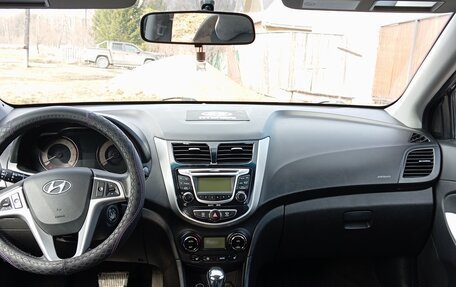 Hyundai Solaris II рестайлинг, 2012 год, 900 000 рублей, 12 фотография