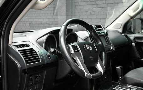 Toyota Land Cruiser Prado 150 рестайлинг 2, 2014 год, 3 750 000 рублей, 13 фотография