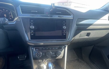 Volkswagen Tiguan II, 2018 год, 3 120 000 рублей, 6 фотография