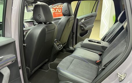 Volkswagen Tiguan, 2024 год, 4 400 000 рублей, 25 фотография