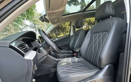 Volkswagen Tiguan II, 2021 год, 3 426 500 рублей, 7 фотография