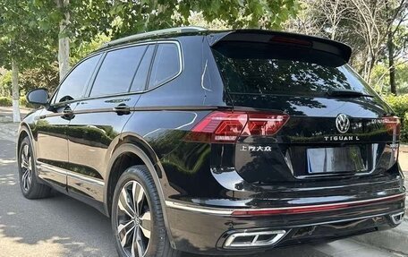 Volkswagen Tiguan II, 2021 год, 3 426 500 рублей, 2 фотография