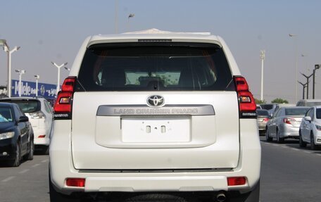 Toyota Land Cruiser Prado 150 рестайлинг 2, 2022 год, 7 750 000 рублей, 3 фотография
