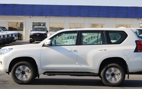 Toyota Land Cruiser Prado 150 рестайлинг 2, 2022 год, 7 750 000 рублей, 2 фотография