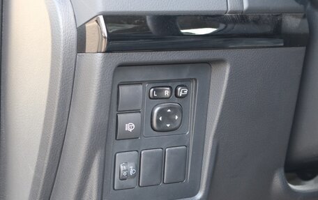 Toyota Land Cruiser Prado 150 рестайлинг 2, 2022 год, 7 750 000 рублей, 9 фотография