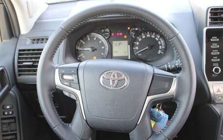 Toyota Land Cruiser Prado 150 рестайлинг 2, 2022 год, 7 750 000 рублей, 13 фотография