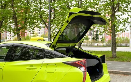 Toyota Prius IV XW50, 2016 год, 1 800 000 рублей, 19 фотография