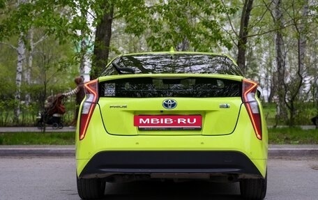 Toyota Prius IV XW50, 2016 год, 1 800 000 рублей, 7 фотография