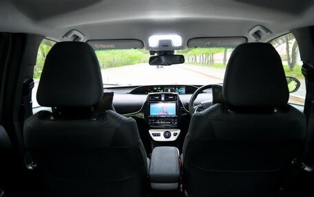 Toyota Prius IV XW50, 2016 год, 1 800 000 рублей, 21 фотография