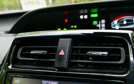 Toyota Prius IV XW50, 2016 год, 1 800 000 рублей, 29 фотография