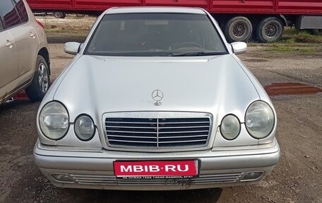 Mercedes-Benz E-Класс, 1997 год, 700 000 рублей, 1 фотография