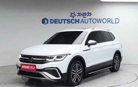 Volkswagen Tiguan II, 2022 год, 2 860 000 рублей, 1 фотография