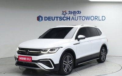 Volkswagen Tiguan II, 2022 год, 2 860 000 рублей, 1 фотография