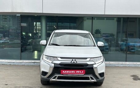 Mitsubishi Outlander III рестайлинг 3, 2019 год, 2 169 000 рублей, 2 фотография