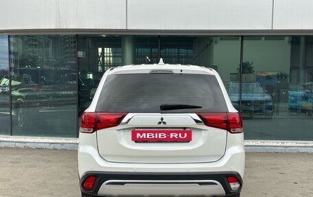 Mitsubishi Outlander III рестайлинг 3, 2019 год, 2 169 000 рублей, 6 фотография