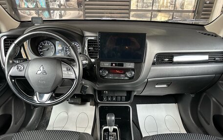 Mitsubishi Outlander III рестайлинг 3, 2019 год, 2 169 000 рублей, 13 фотография