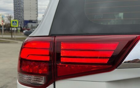 Mitsubishi Outlander III рестайлинг 3, 2019 год, 2 169 000 рублей, 20 фотография
