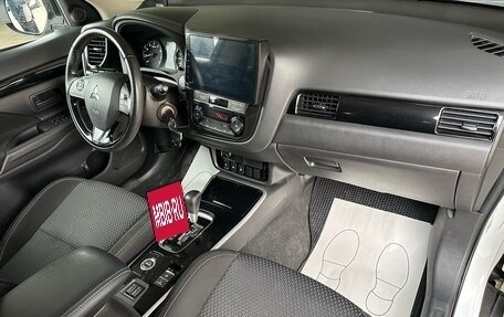 Mitsubishi Outlander III рестайлинг 3, 2019 год, 2 169 000 рублей, 15 фотография