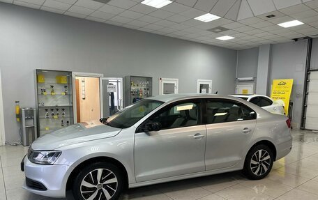 Volkswagen Jetta VI, 2011 год, 800 000 рублей, 2 фотография