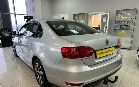 Volkswagen Jetta VI, 2011 год, 800 000 рублей, 3 фотография