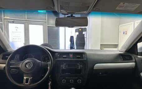 Volkswagen Jetta VI, 2011 год, 800 000 рублей, 10 фотография