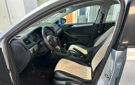 Volkswagen Jetta VI, 2011 год, 800 000 рублей, 14 фотография