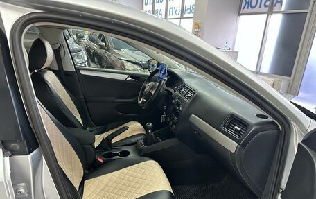 Volkswagen Jetta VI, 2011 год, 800 000 рублей, 16 фотография