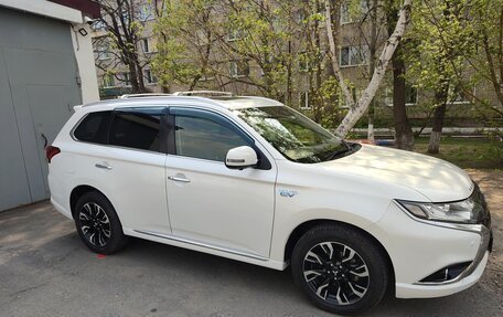 Mitsubishi Outlander III рестайлинг 3, 2018 год, 2 250 000 рублей, 2 фотография