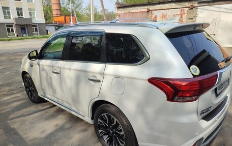 Mitsubishi Outlander III рестайлинг 3, 2018 год, 2 250 000 рублей, 5 фотография